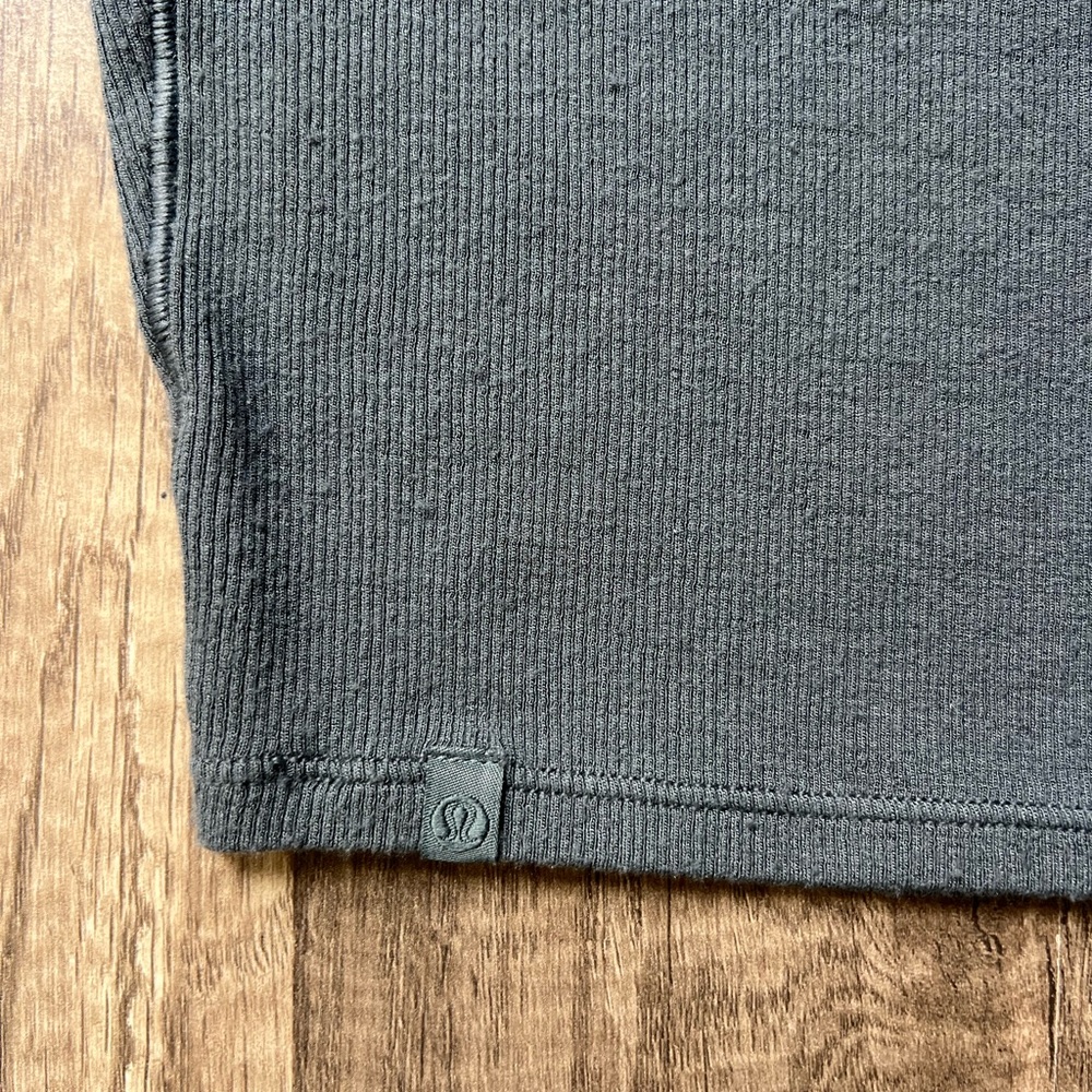 Lululemon Hold Tight Crop shirt short sleeve size women’s 2 Grey - Picture 4 of 7